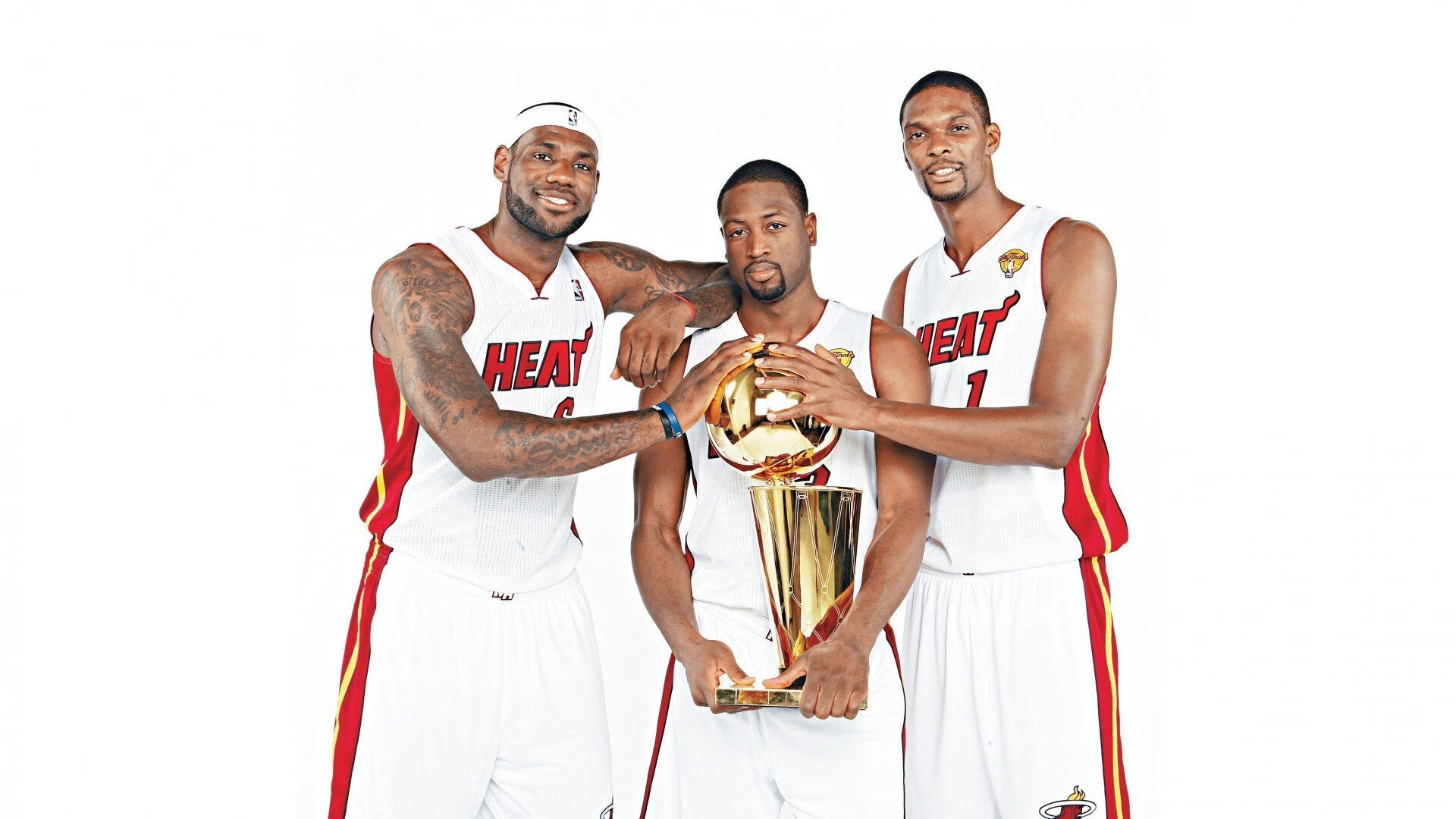 战绩不俗球队交锋，实力对决点燃球场热度，球员冲突