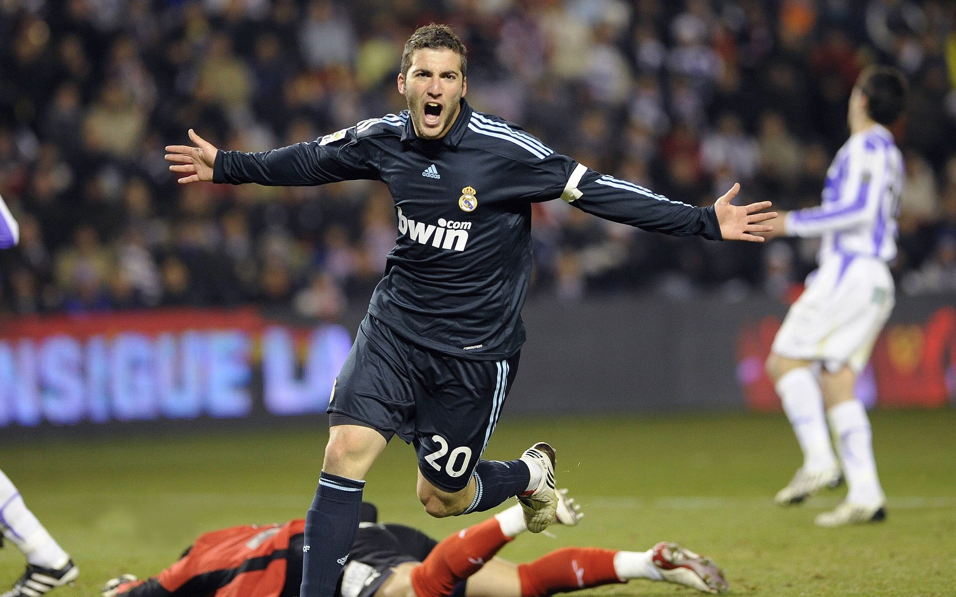 瓦伦西亚击败塞维利亚，取得胜利，瓦伦西亚和塞维利亚哪个城市更好