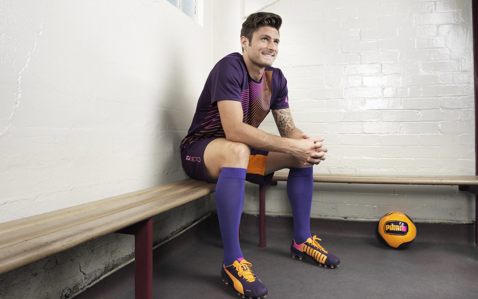 爱游戏游戏平台-德甲“火力全开”：多特蒙德鬼魅反击依旧震撼