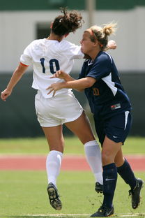 爱游戏线上-环球足球：不同大陆足球文化的碰撞，环球足球鞋